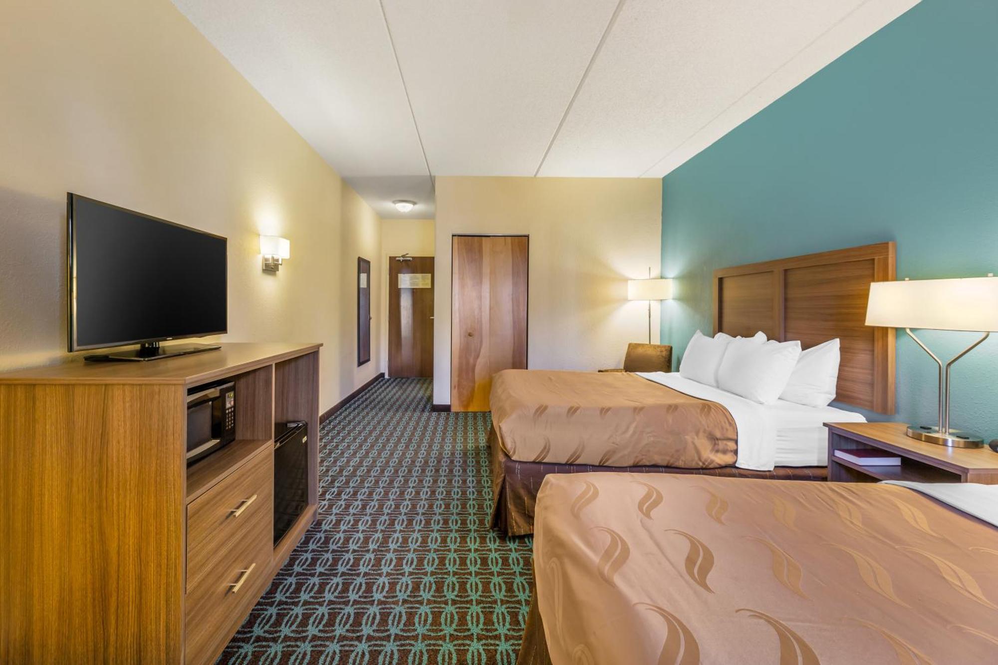 Quality Inn & Suites Sandusky Exterior photo