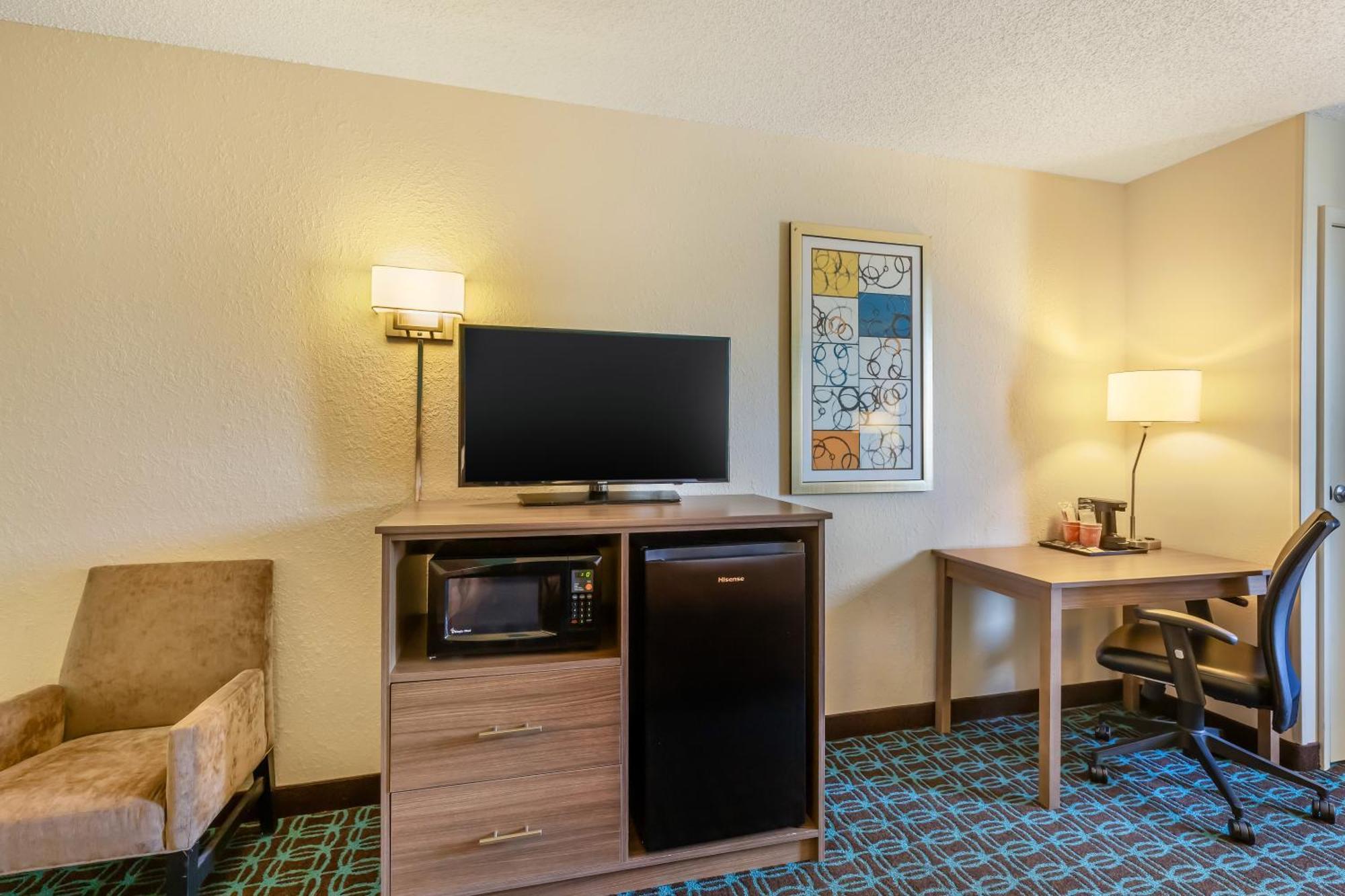 Quality Inn & Suites Sandusky Exterior photo