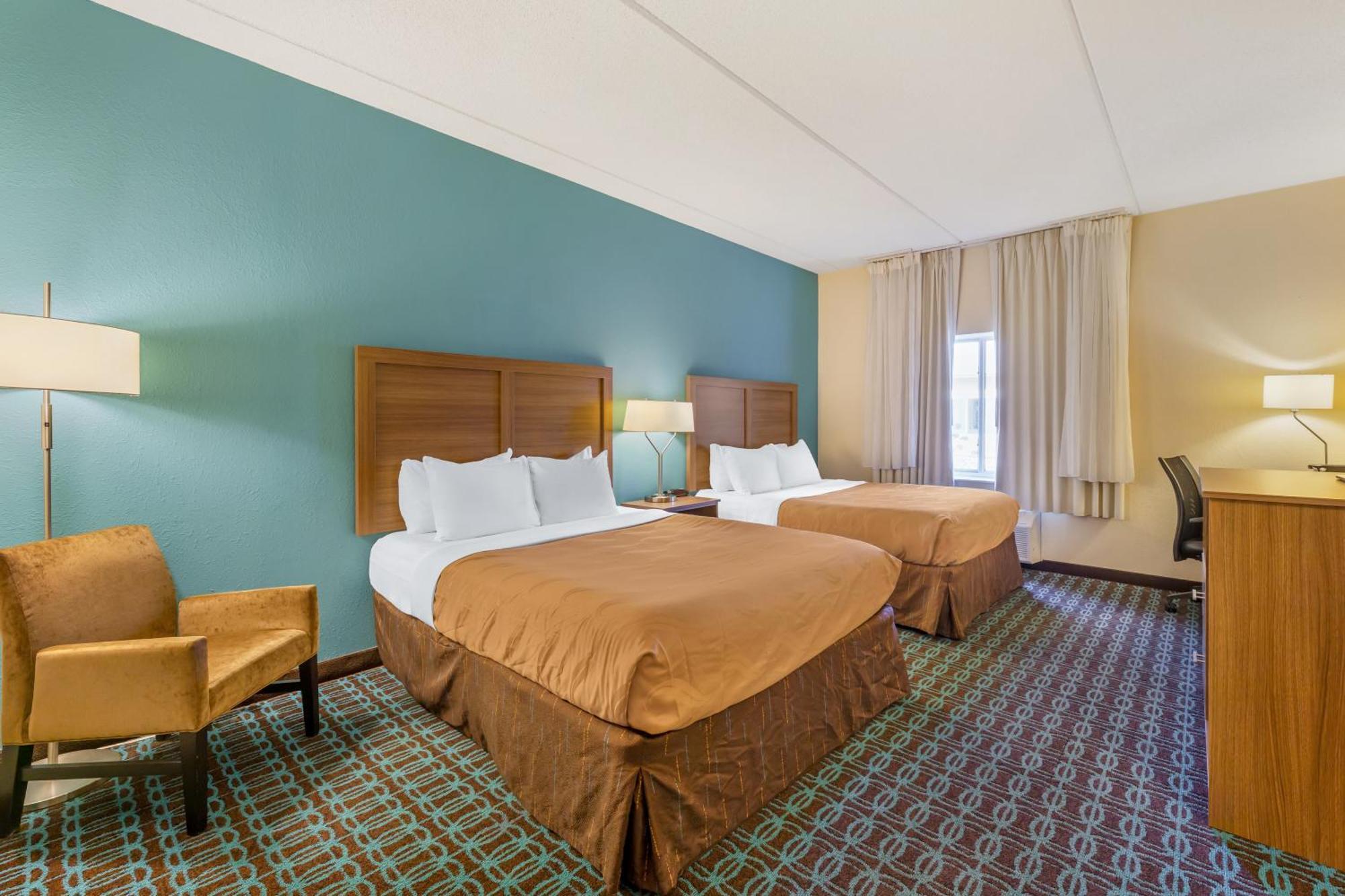 Quality Inn & Suites Sandusky Exterior photo