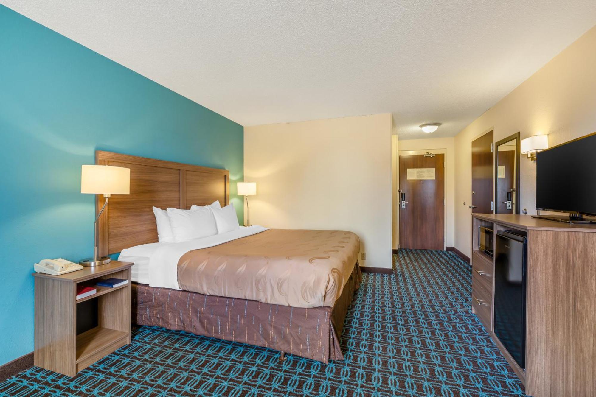 Quality Inn & Suites Sandusky Exterior photo