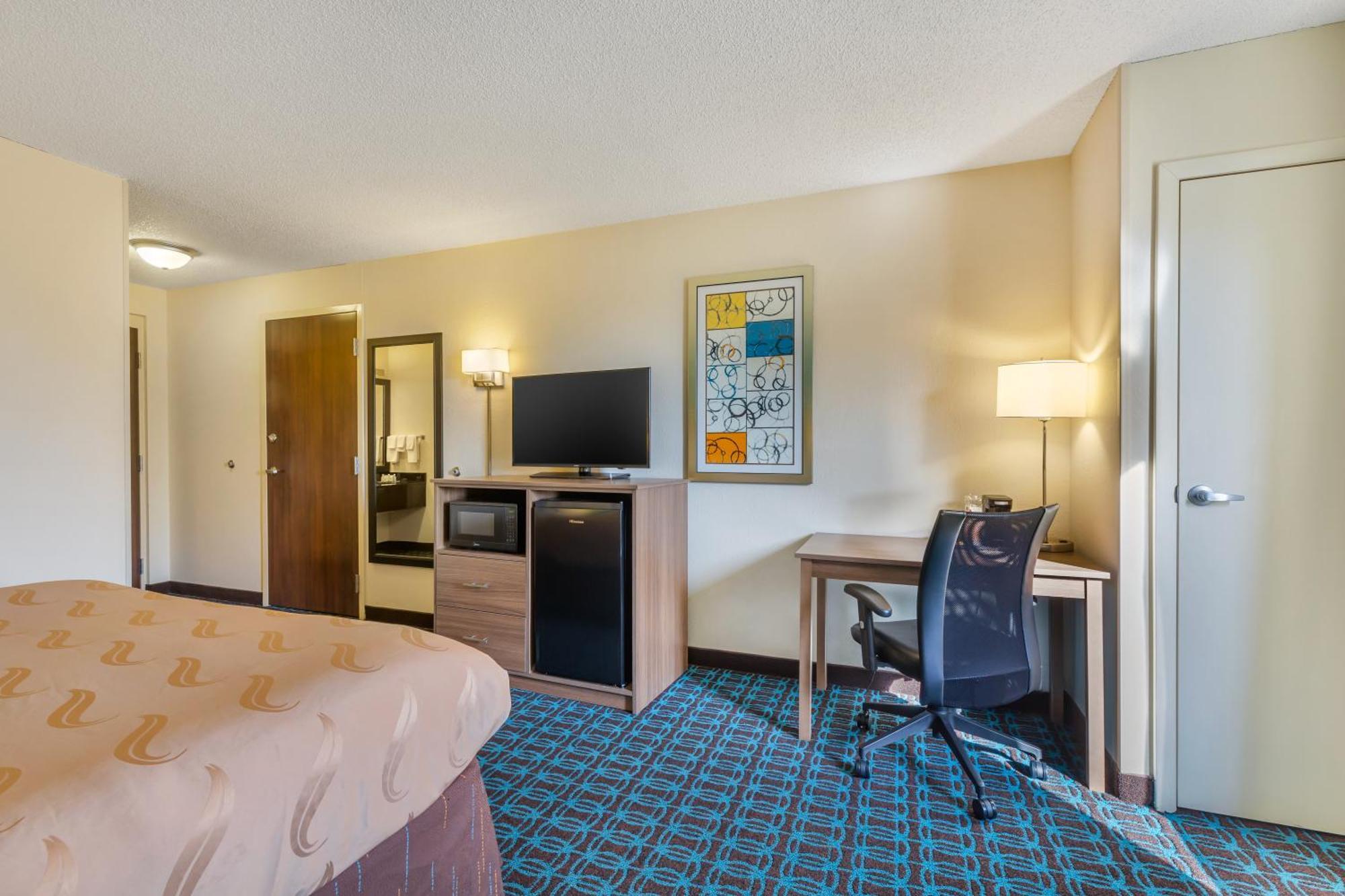 Quality Inn & Suites Sandusky Exterior photo